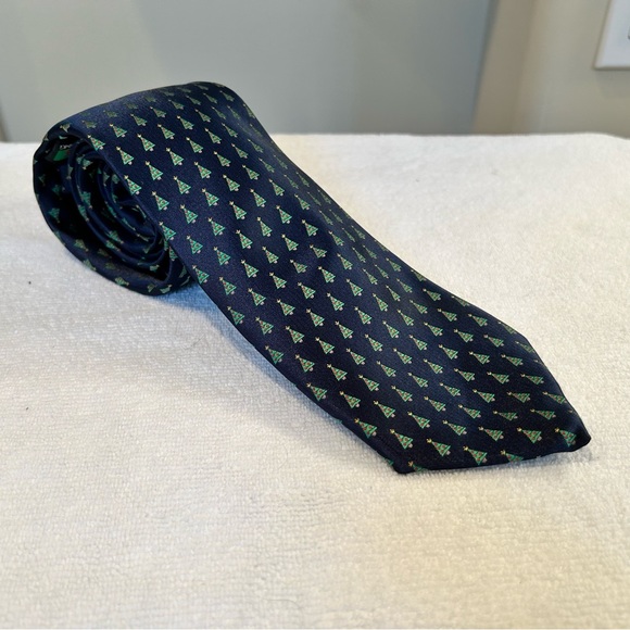 Authentic Hallmark Inc Holiday Tie Christmas Trees - Picture 1 of 4